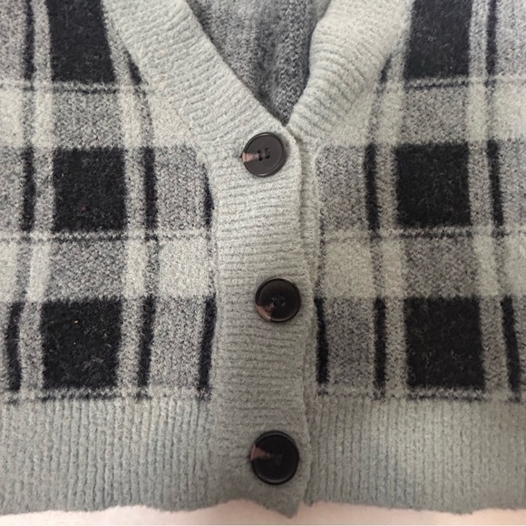 Arizona Jean Company Cropped Plaid Sweater - Picture 9 of 9